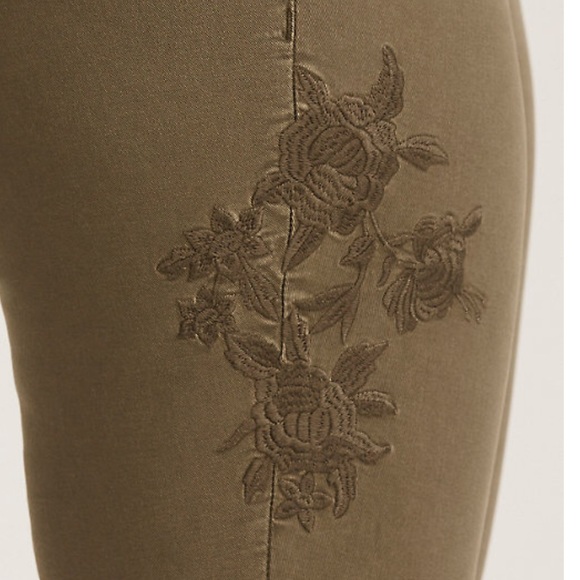 Torrid Embroidered Olive Skinny Capri Pant Size 22 - Picture 4 of 5
